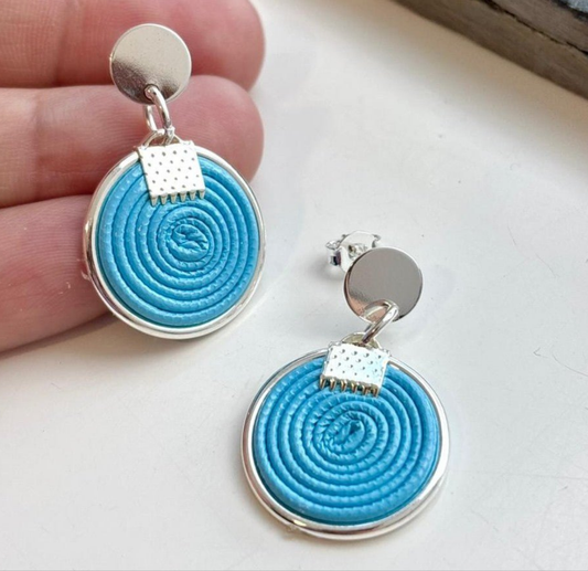 AROS BAÑADOS EN PLATA CUERO SINTÉTICO CELESTE